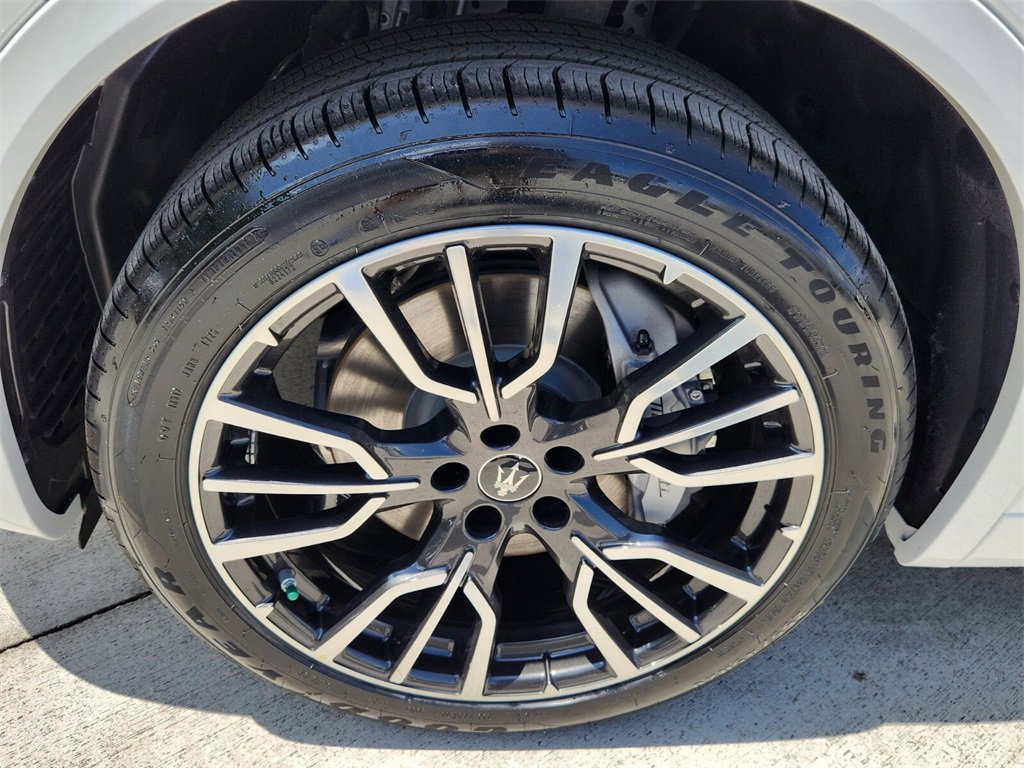 New 2025 Maserati Grecale GT image 5