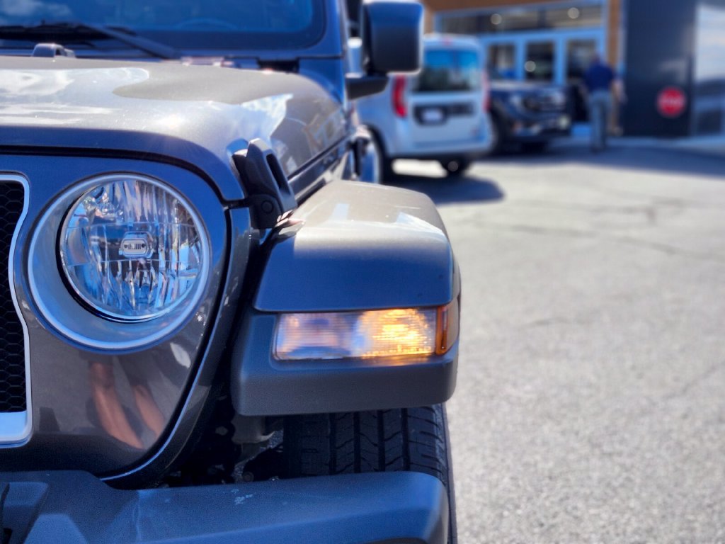 Used 2021 Jeep Wrangler Unlimited Sahara AWD/4WD image 10