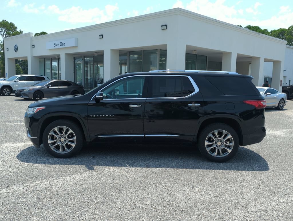 Used 2019 Chevrolet Traverse Premier w/ Driver Confidence II Package FWD image 4