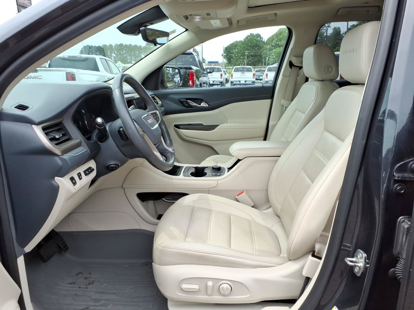 Used 2021 GMC Acadia Denali w/ Denali Technology Package FWD image 19