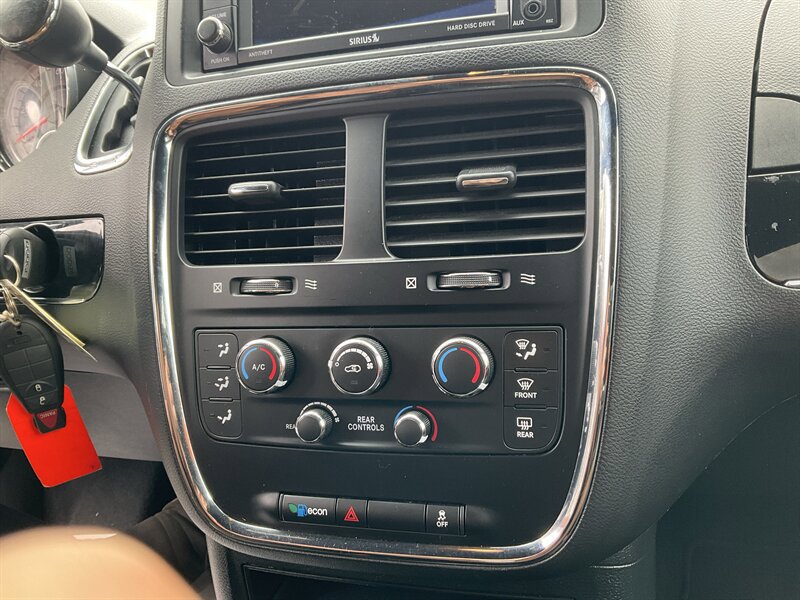 Used 2017 Dodge Grand Caravan SE image 34