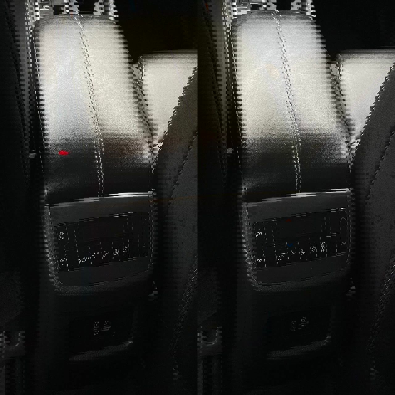 Used 2025 Nissan Pathfinder SL image 25