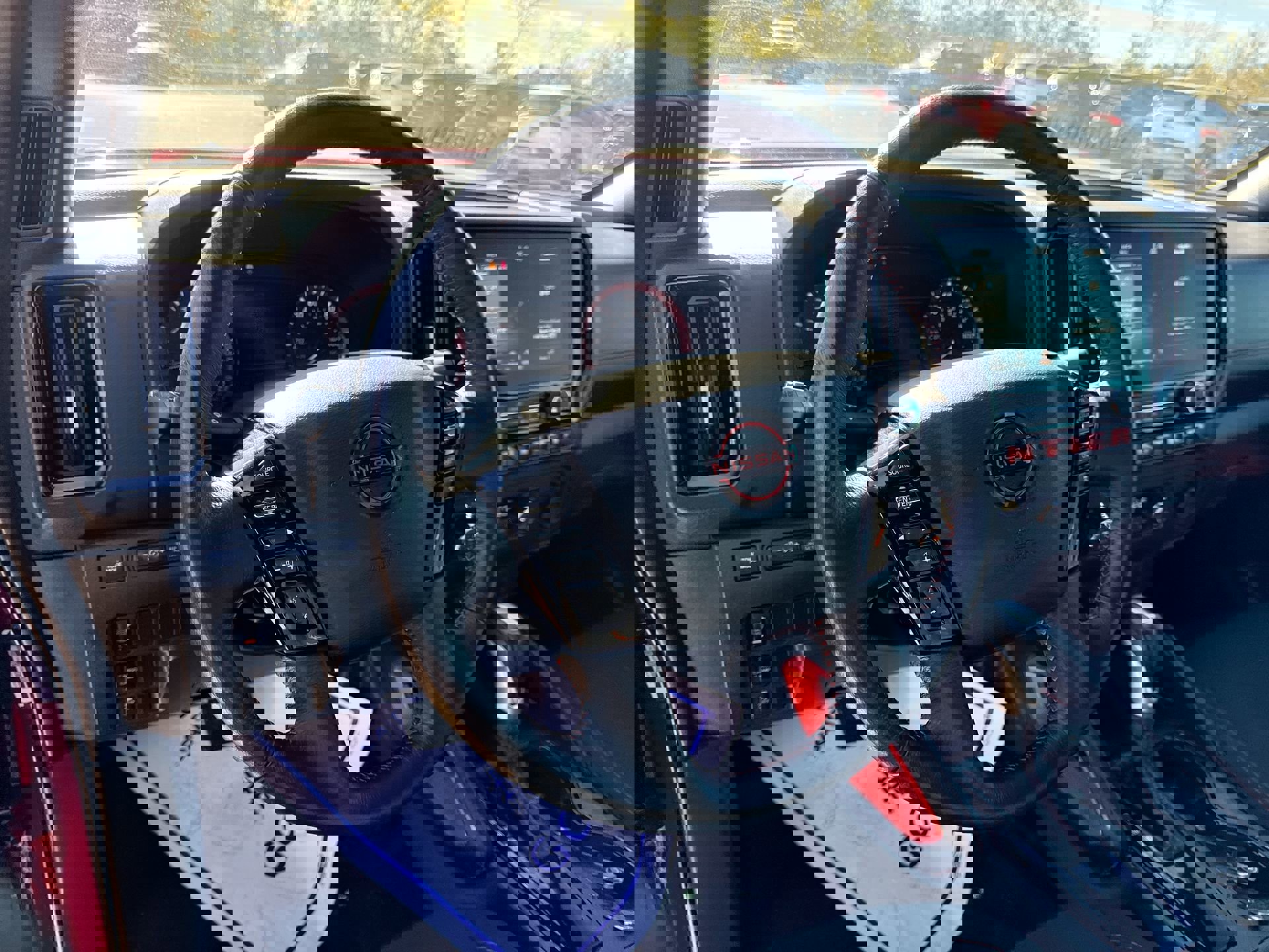 Used 2025 Nissan Frontier Pro-X image 11