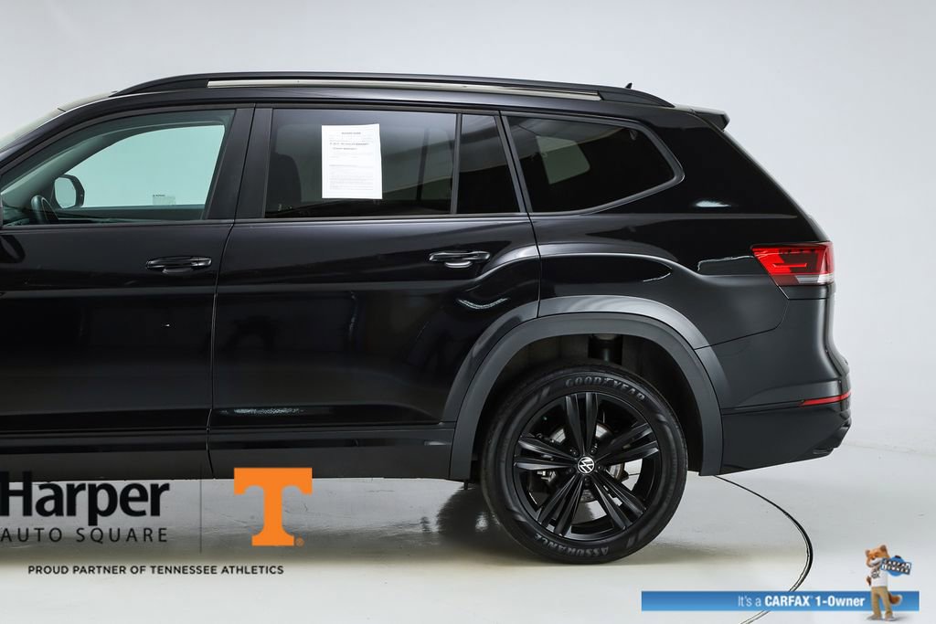 Used 2023 Volkswagen Atlas SEL R-Line AWD/4WD image 4
