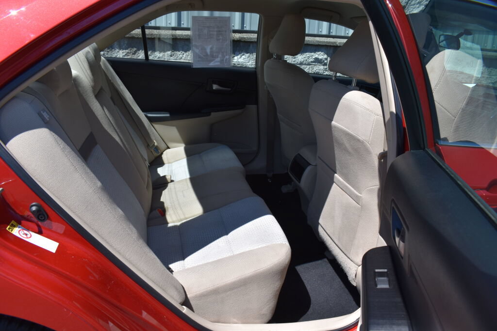 Used 2012 Toyota Camry LE FWD image 23