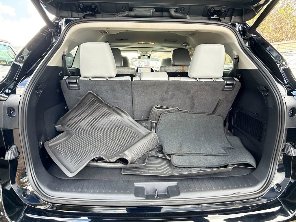Used 2023 Toyota Highlander Bronze Edition FWD image 30