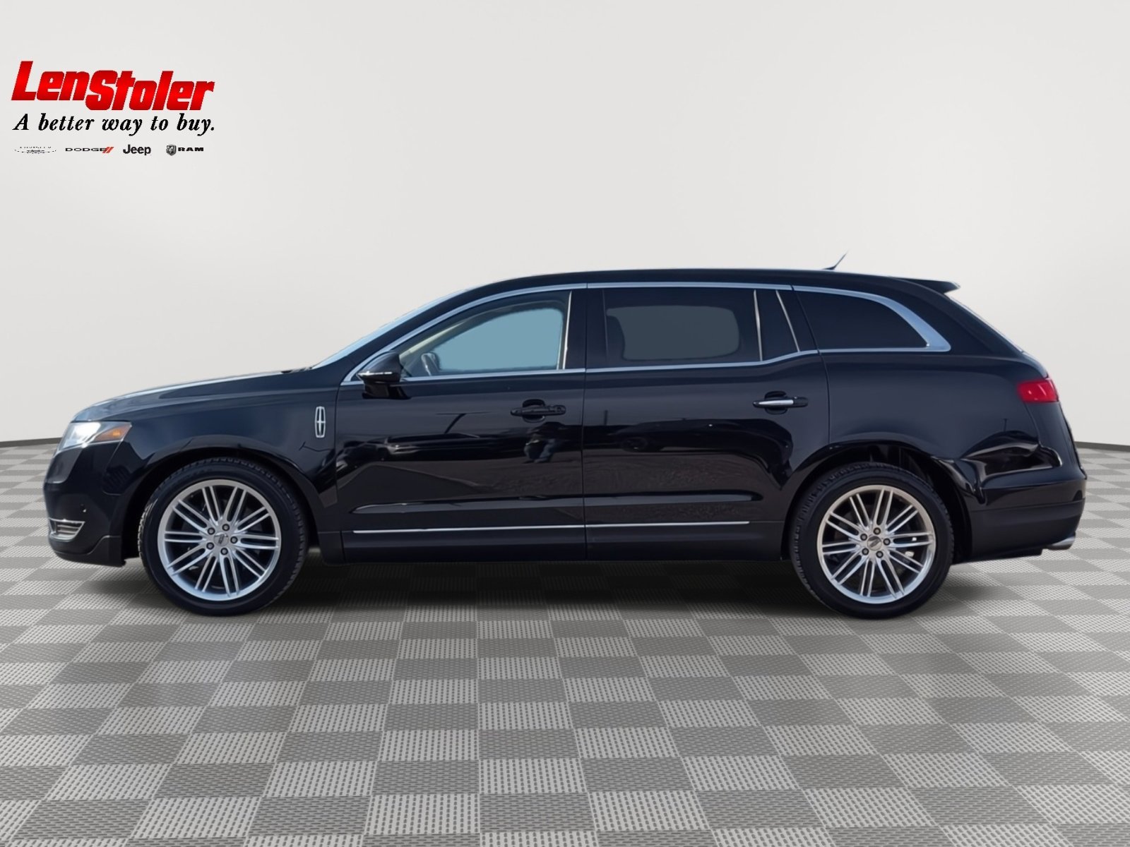 Used 2019 Lincoln MKT AWD image 2
