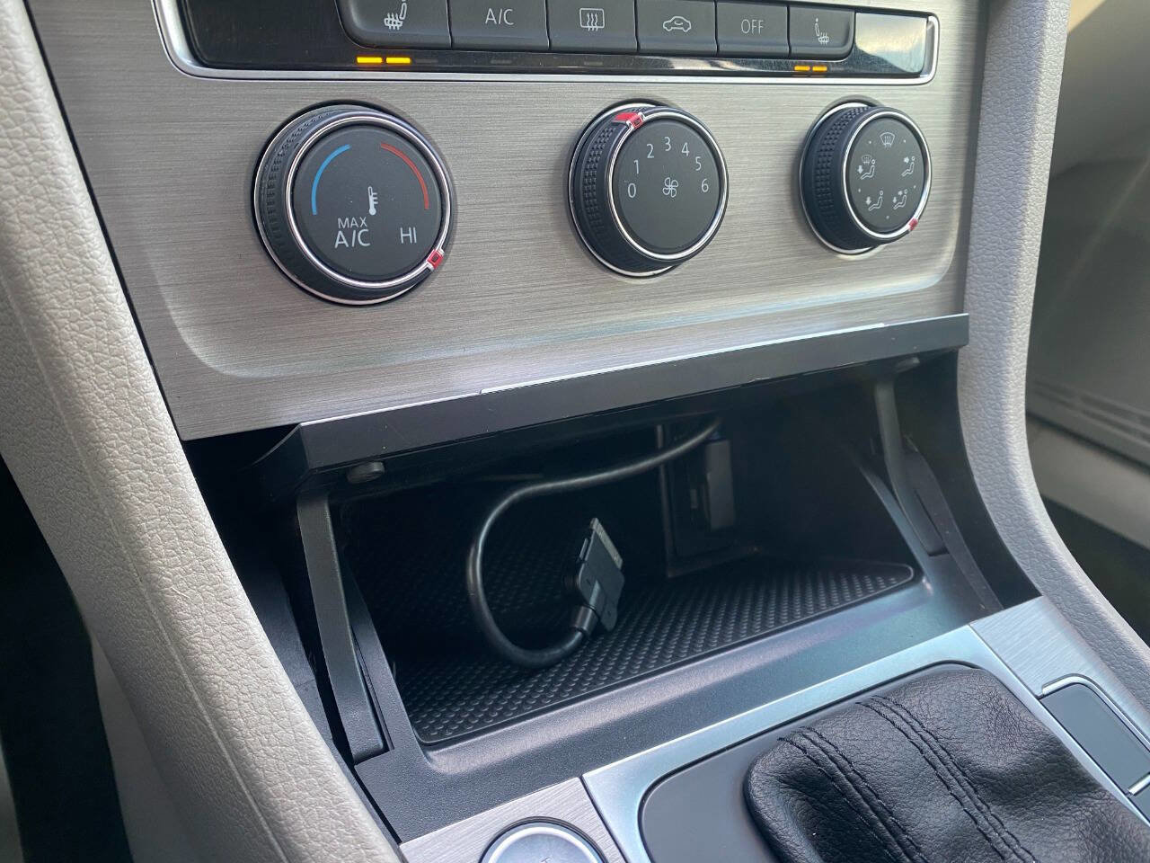 Used 2015 Volkswagen Golf TDI SE image 17