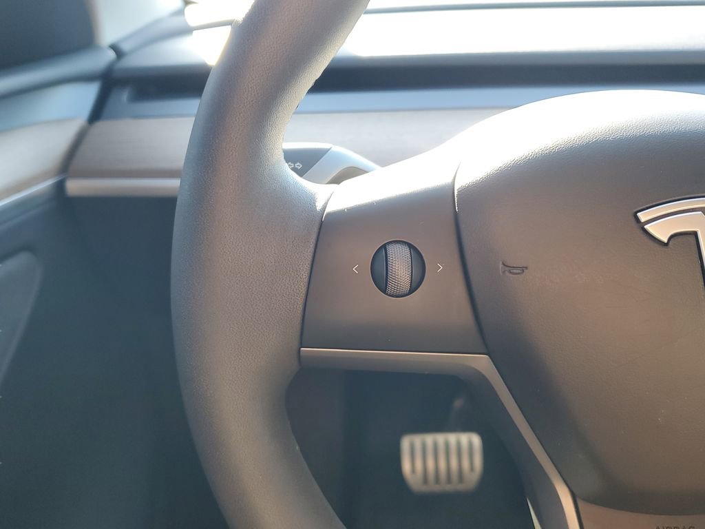 Used 2024 Tesla Model Y Performance image 25