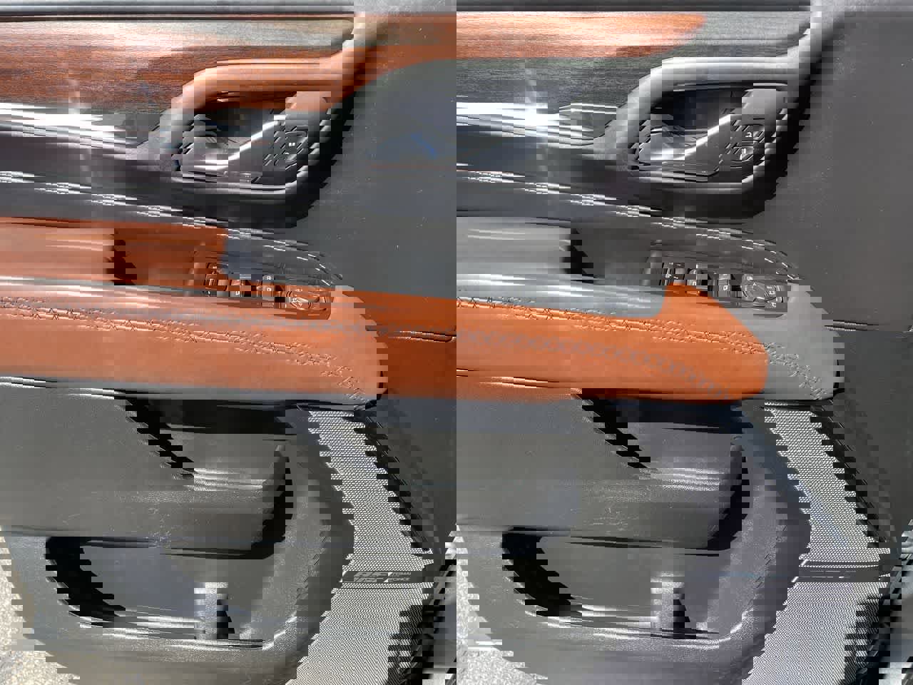 Used 2024 GMC Yukon Denali Ultimate image 40