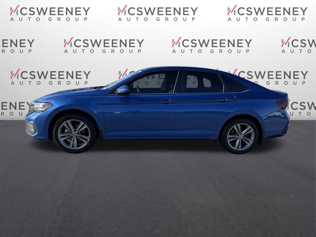 Used 2023 Volkswagen Jetta SE image 2