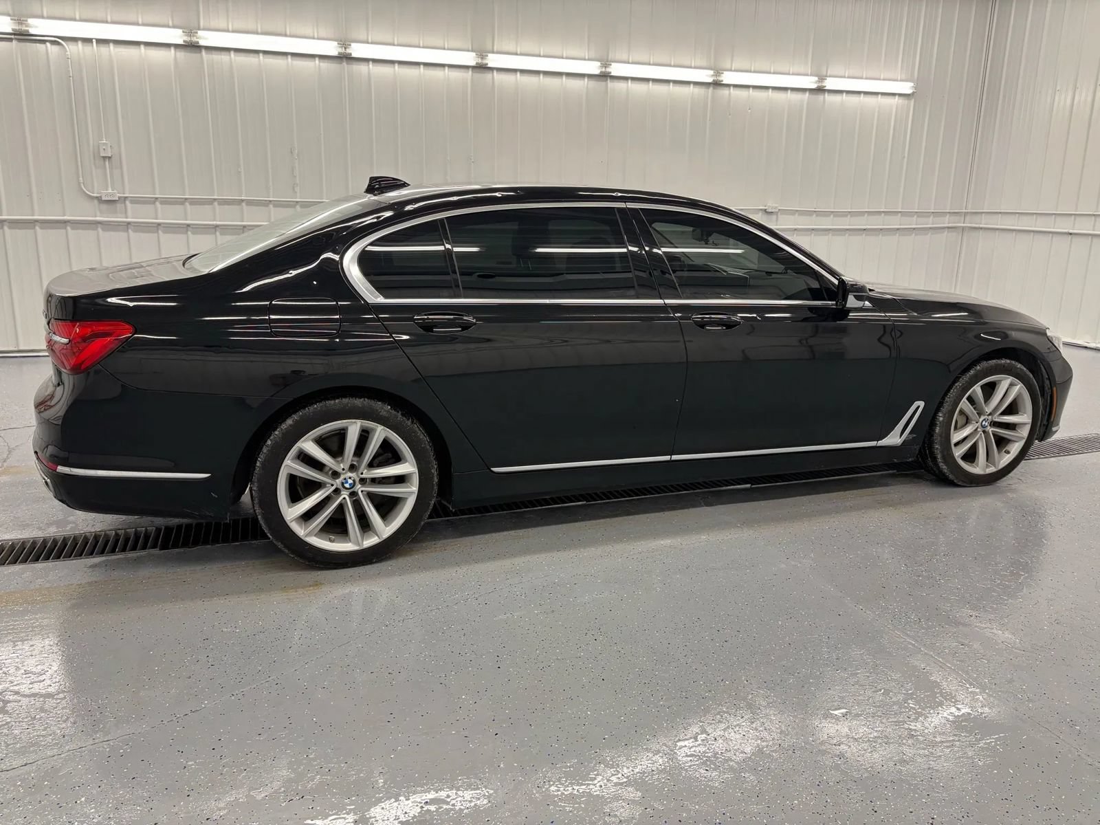 Used 2018 BMW 750i xDrive AWD/4WD image 8