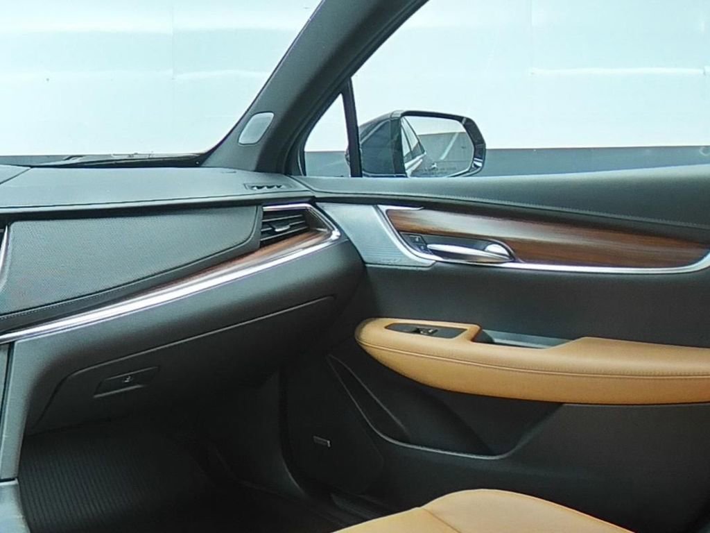 New 2025 Cadillac XT5 Premium Luxury w/ LPO, Floor Liner Package image 11