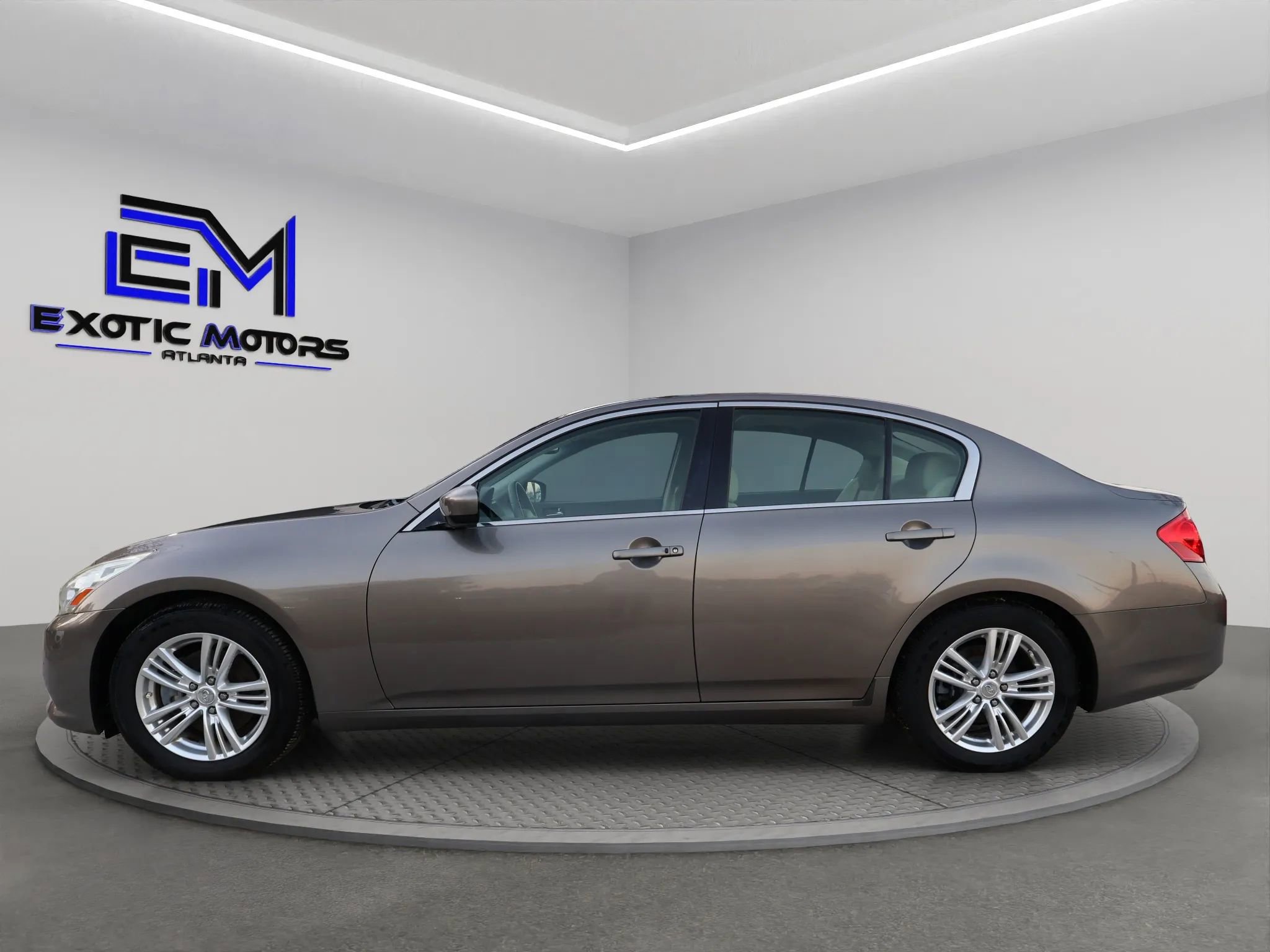 Used 2011 INFINITI G37 Journey w/ Premium Pkg image 2
