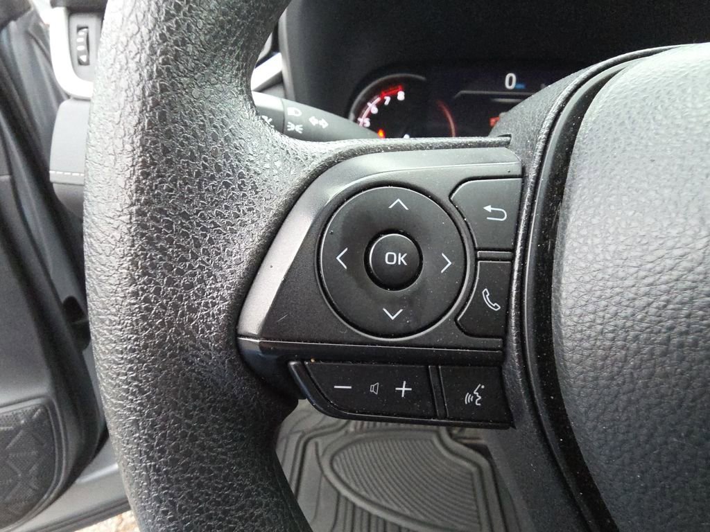 Used 2025 Toyota RAV4 XLE image 18