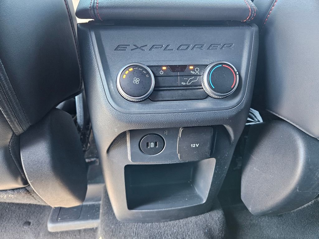 Used 2025 Ford Explorer ST-Line w/ ST-Line Street Pack AWD/4WD image 24