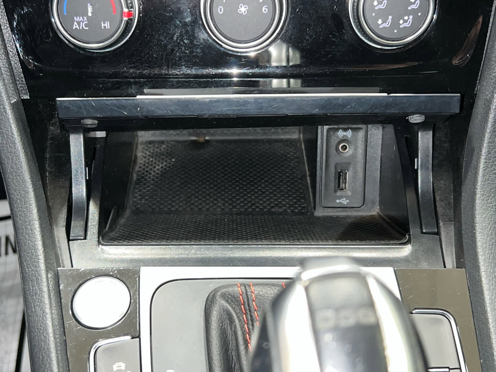 Used 2018 Volkswagen GTI SE image 26