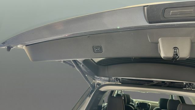 Used 2021 Chevrolet Traverse LT image 18