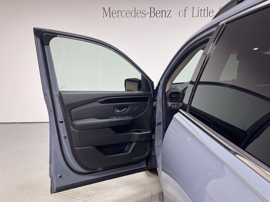 Used 2025 Honda Pilot Touring image 17