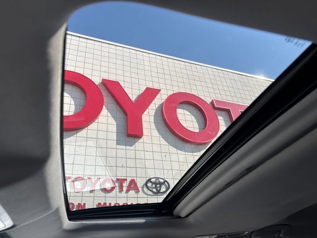 Used 2019 Toyota Highlander XLE image 18