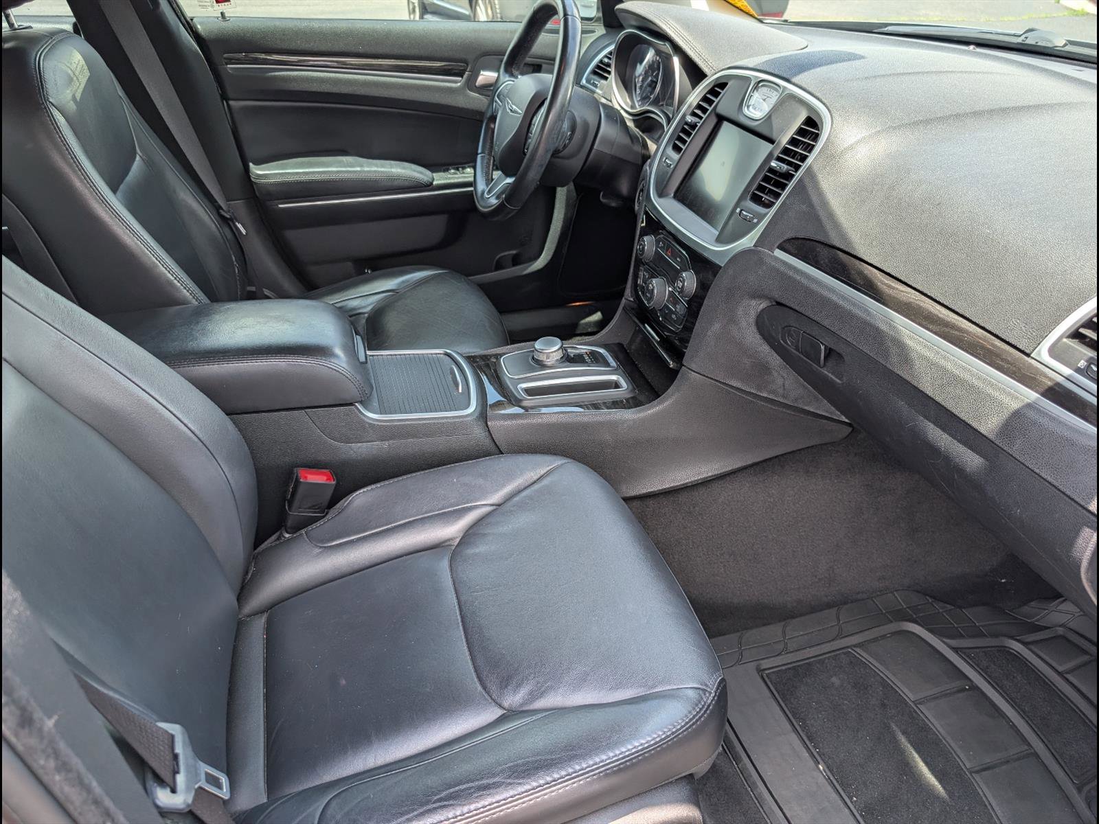 Used 2015 Chrysler 300 Limited RWD image 19