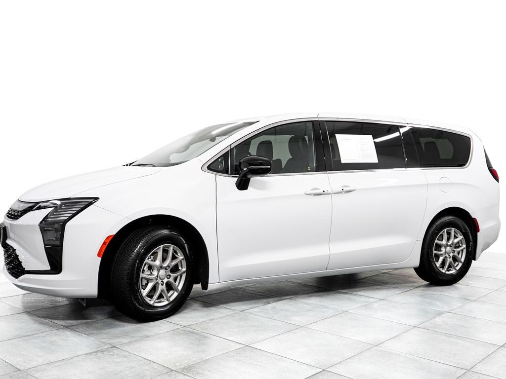 New 2027 Chrysler Pacifica Select FWD image 4