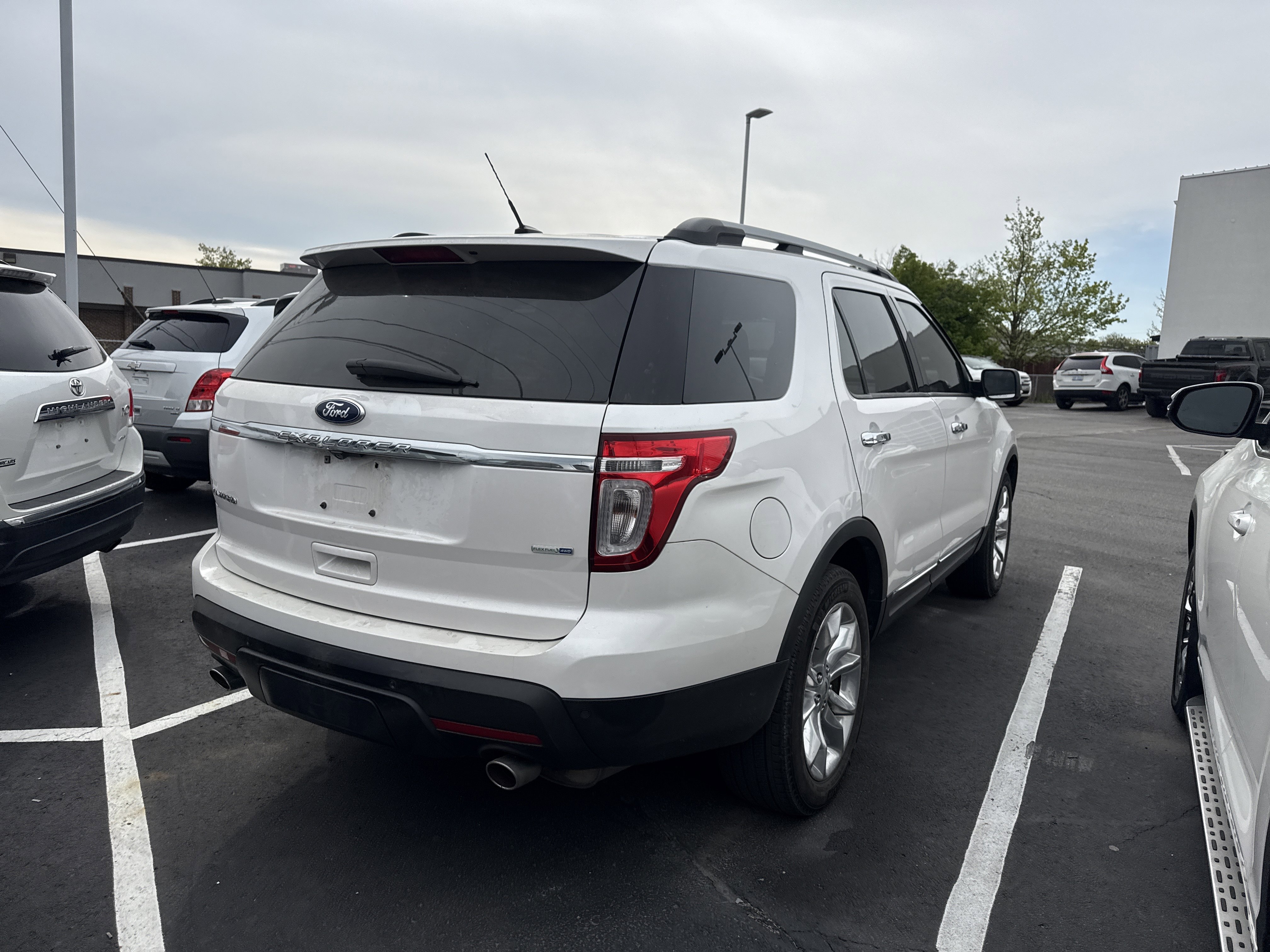 Used 2015 Ford Explorer Limited w/ Equipment Group 302A AWD/4WD image 5