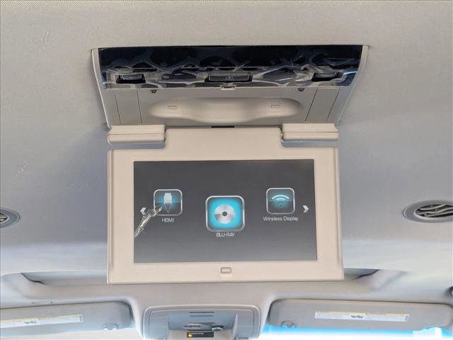 Used 2018 Chevrolet Suburban Premier RWD image 24