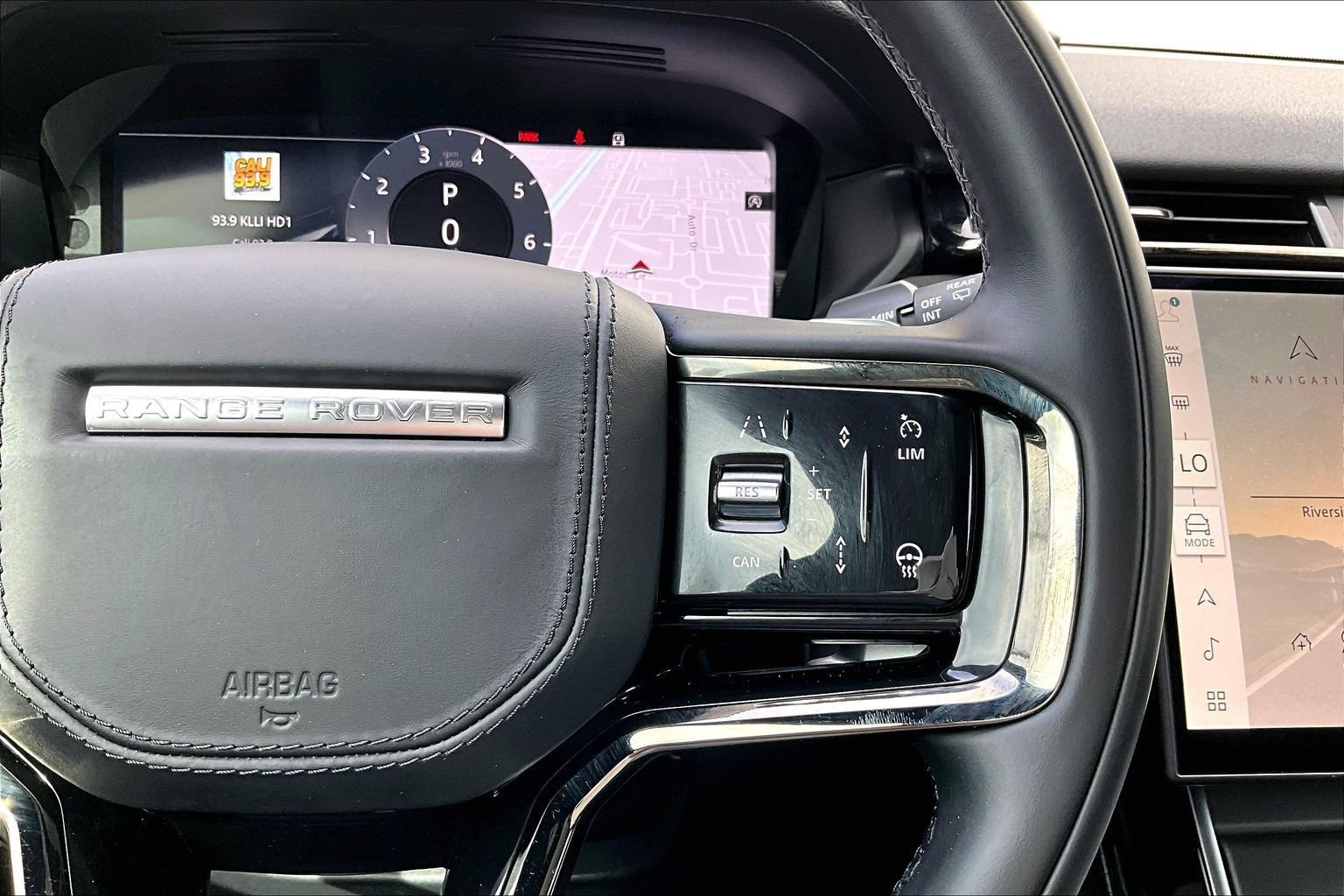 Certified 2025 Land Rover Range Rover Velar Dynamic SE image 19