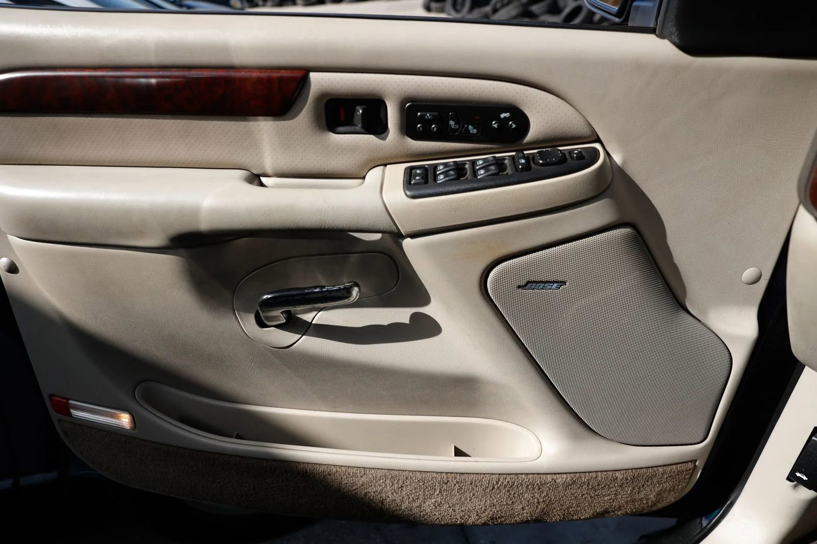 Used 2005 Cadillac Escalade EXT image 39