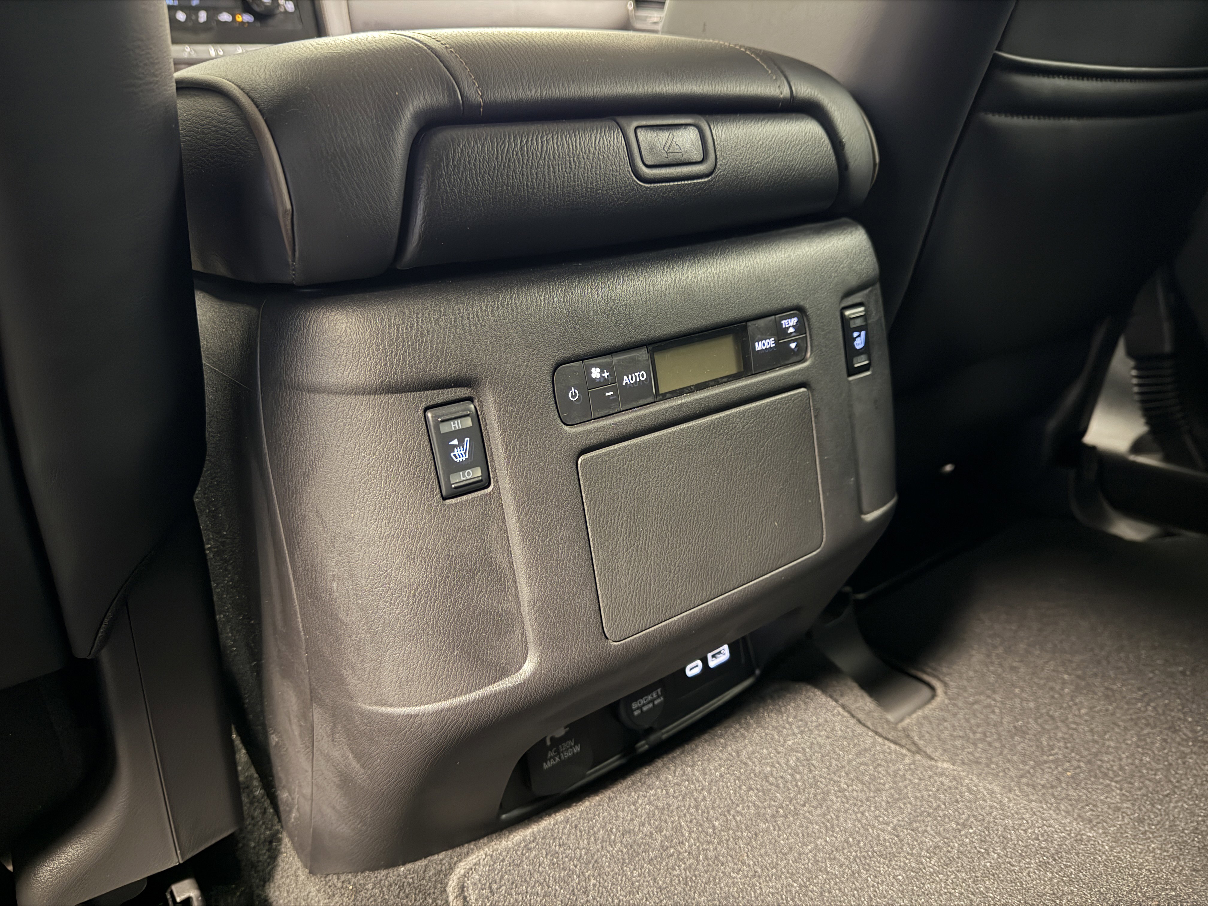 Used 2024 Nissan Armada Platinum w/ Captain's Chairs Package image 24