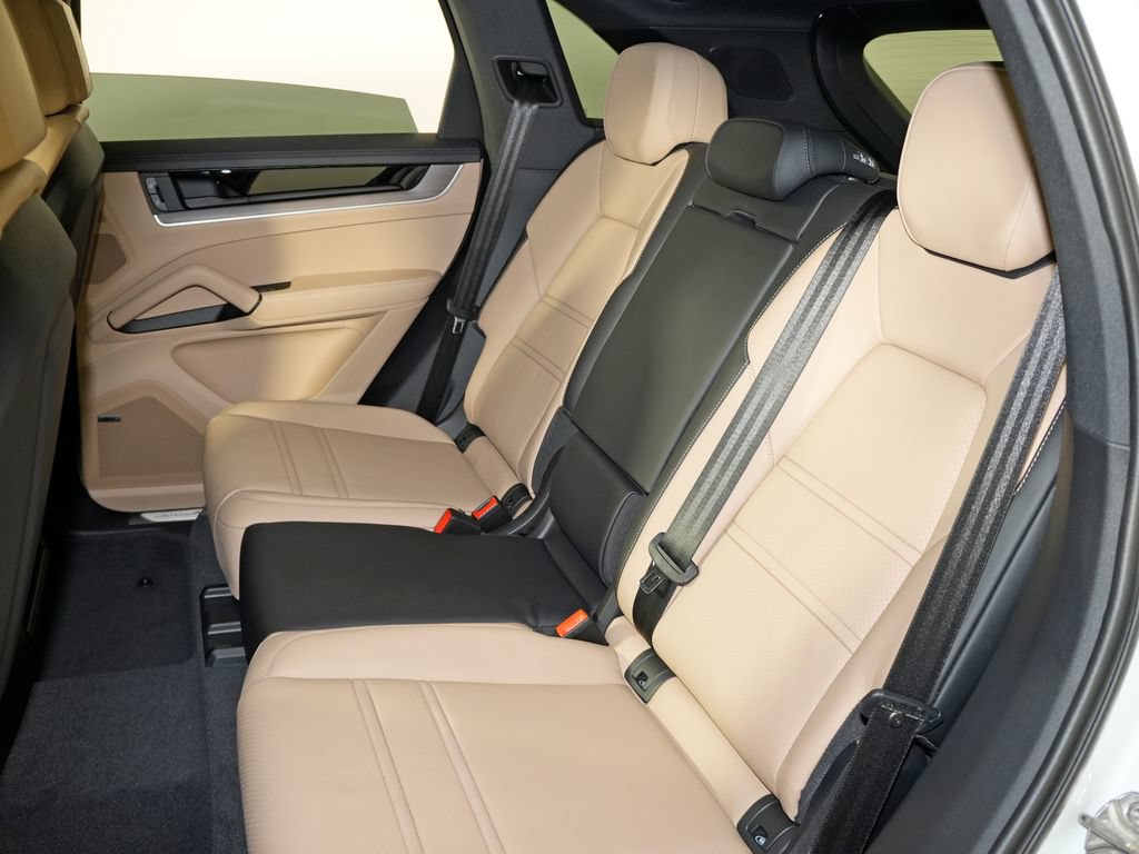 Certified 2026 Porsche Cayenne AWD/4WD image 34