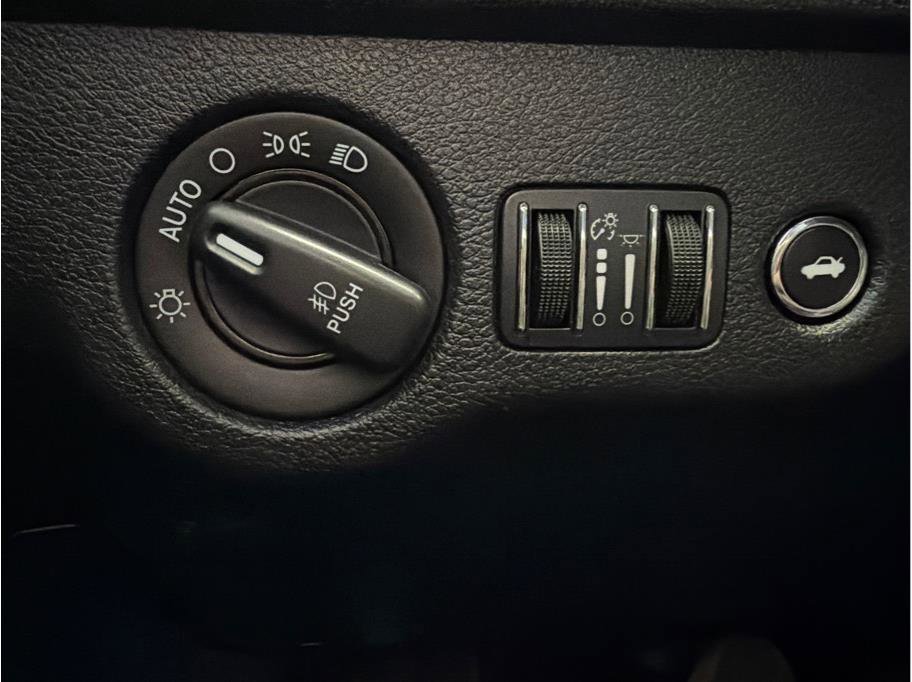 Used 2015 Dodge Charger R/T image 27