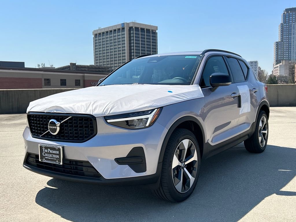 New 2026 Volvo XC40 B5 Core w/ Climate Package AWD/4WD image 5