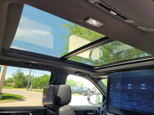 New 2026 Chevrolet Suburban High Country AWD/4WD image 25
