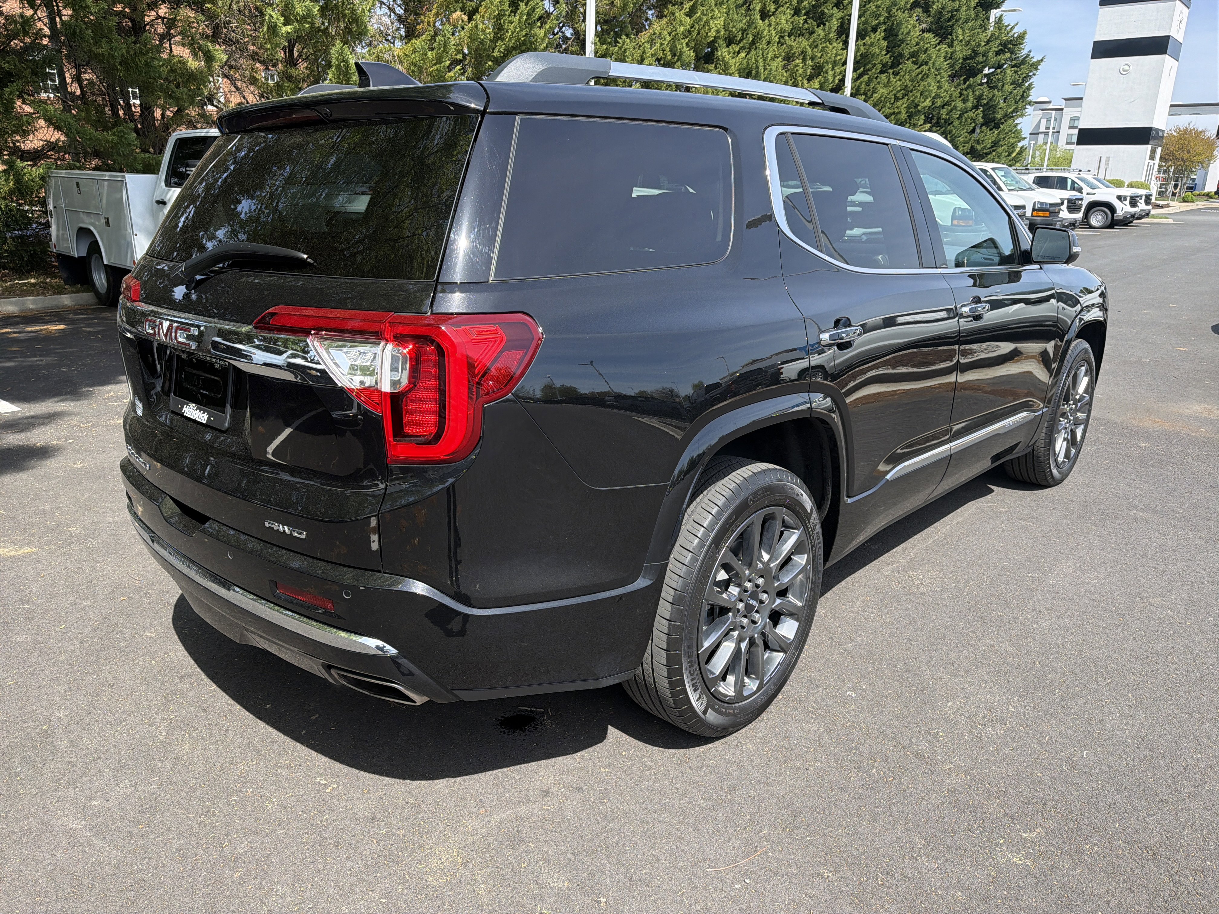 Used 2023 GMC Acadia Denali w/ Black Diamond Edition image 10