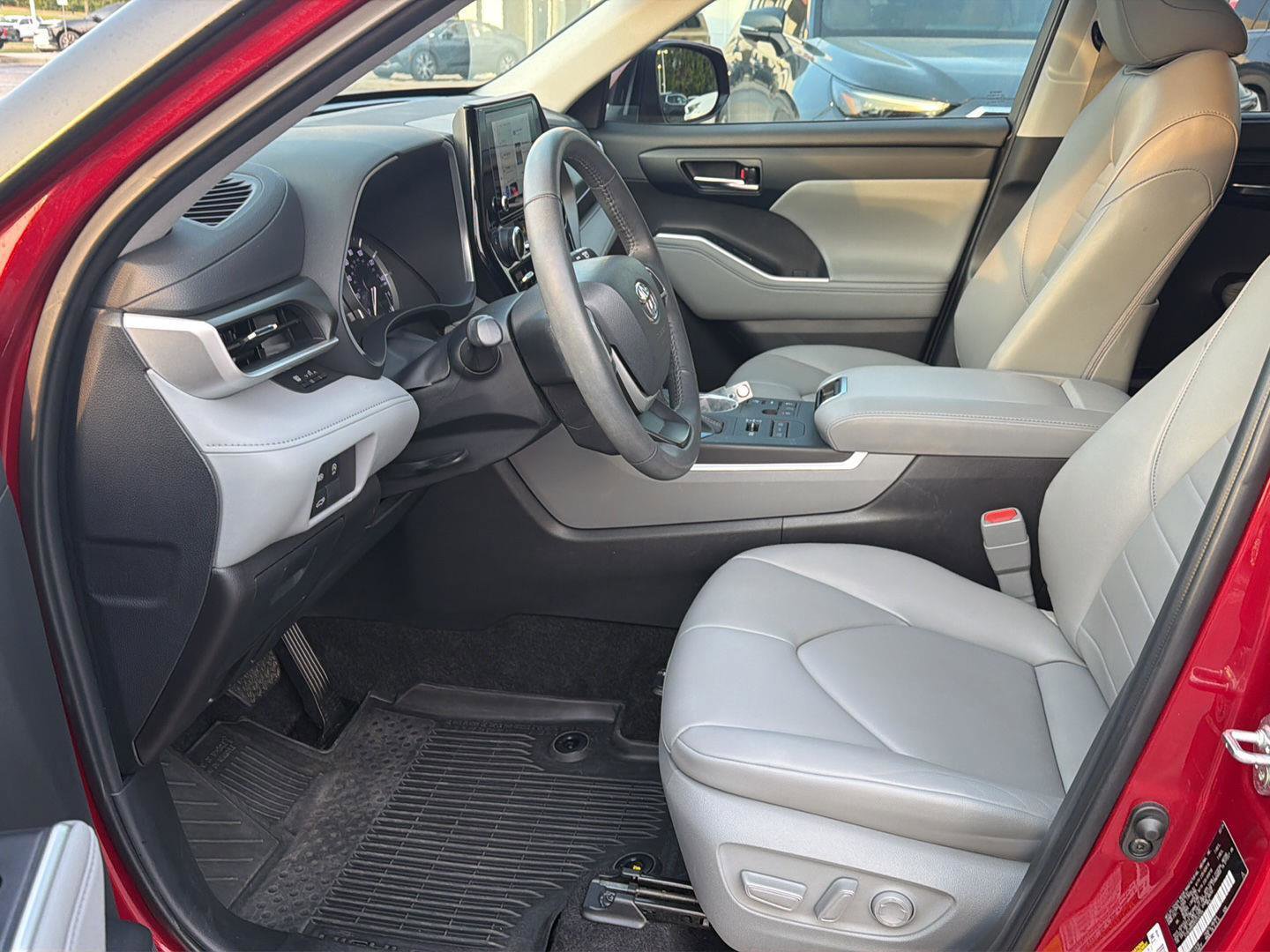 Certified 2024 Toyota Highlander XLE AWD/4WD image 10