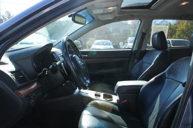 Used 2013 Subaru Outback 2.5i Limited w/ Moonroof Pkg AWD/4WD image 12