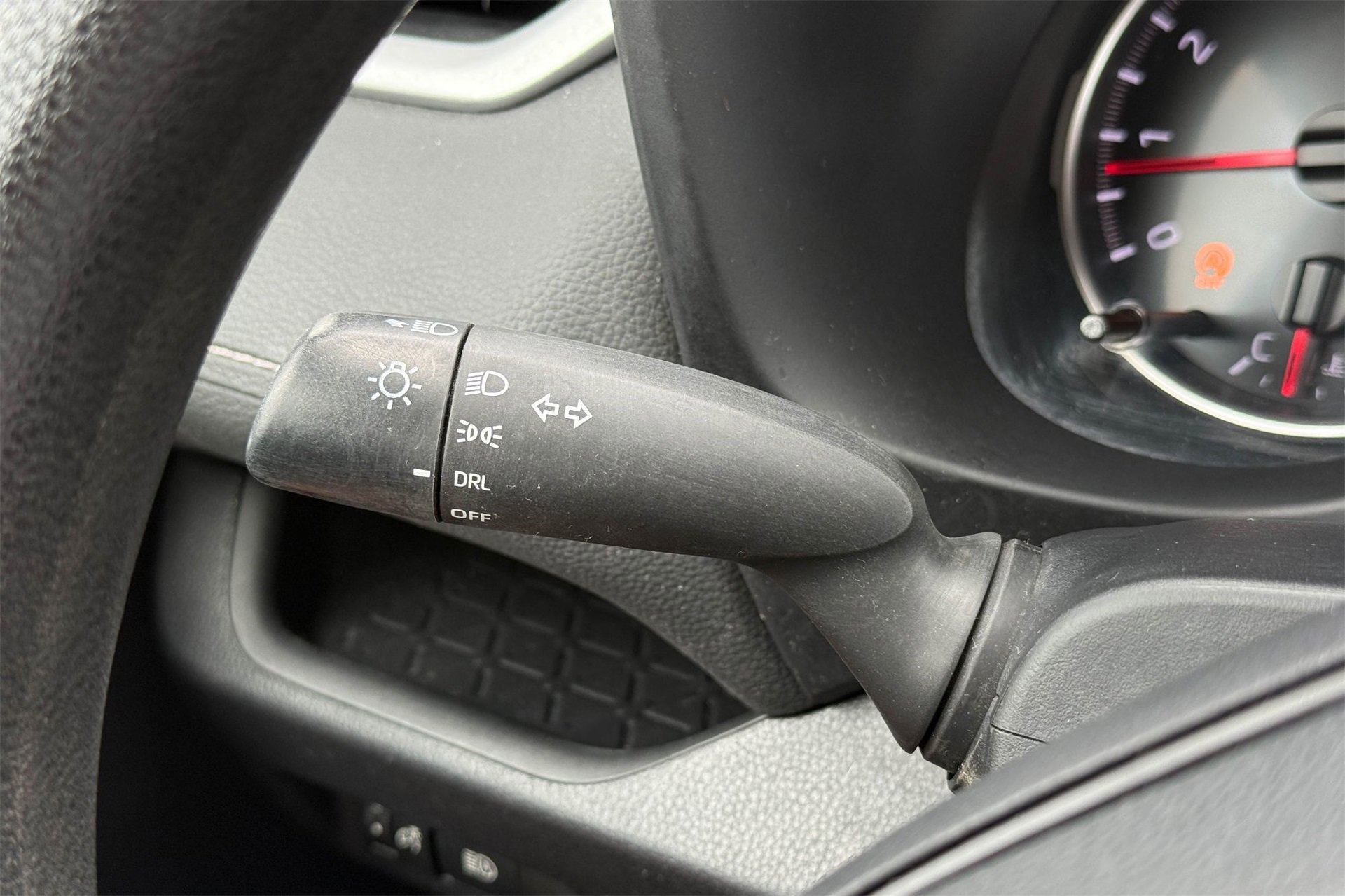 Used 2022 Toyota RAV4 LE image 27