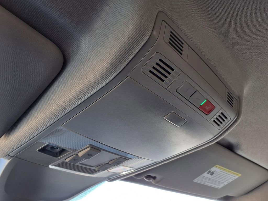 Used 2024 Volkswagen Tiguan SE image 13