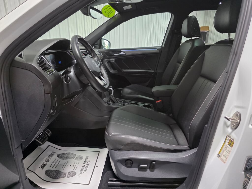 Used 2023 Volkswagen Tiguan SE R-Line AWD/4WD image 9