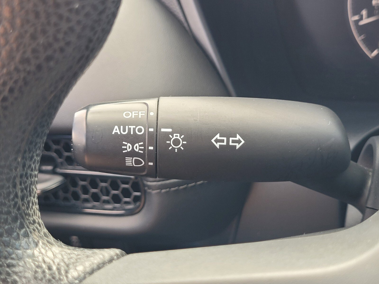 Used 2023 Honda HR-V LX image 28