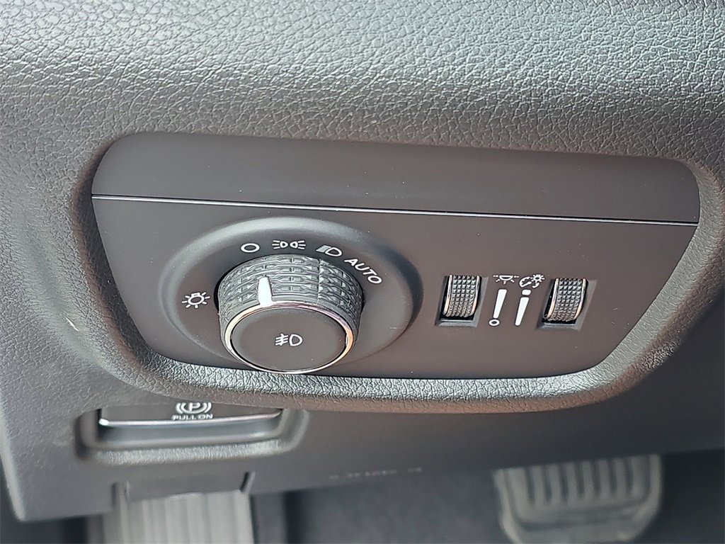 New 2025 Jeep Grand Cherokee Limited w/ Luxury Tech Group II image 28