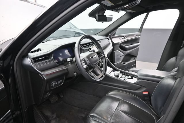 Used 2023 Jeep Grand Cherokee Overland w/ Adv Protech Group III AWD/4WD image 9