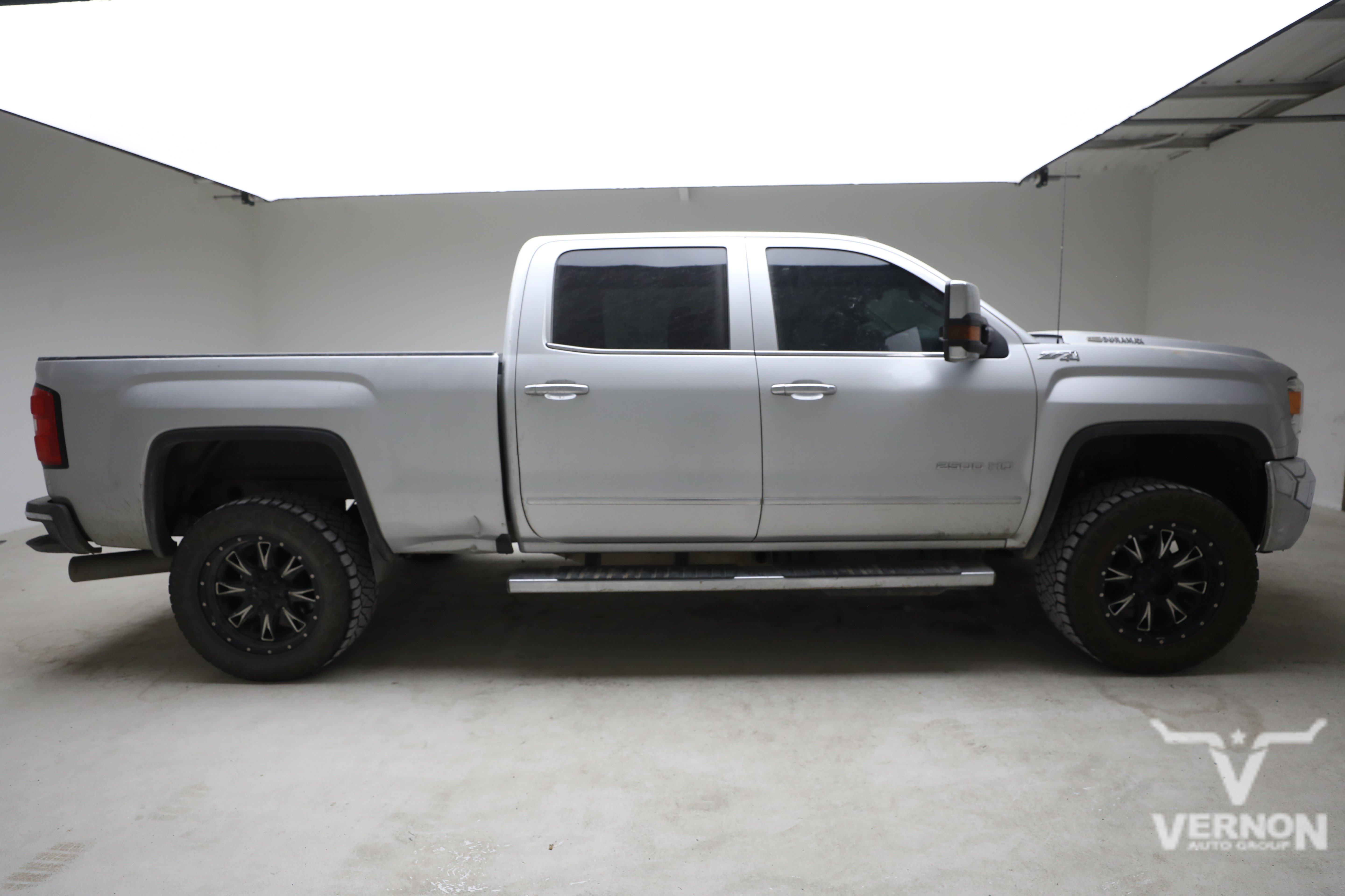 Used 2019 GMC Sierra 2500 SLT w/ Duramax Plus Package AWD/4WD image 5