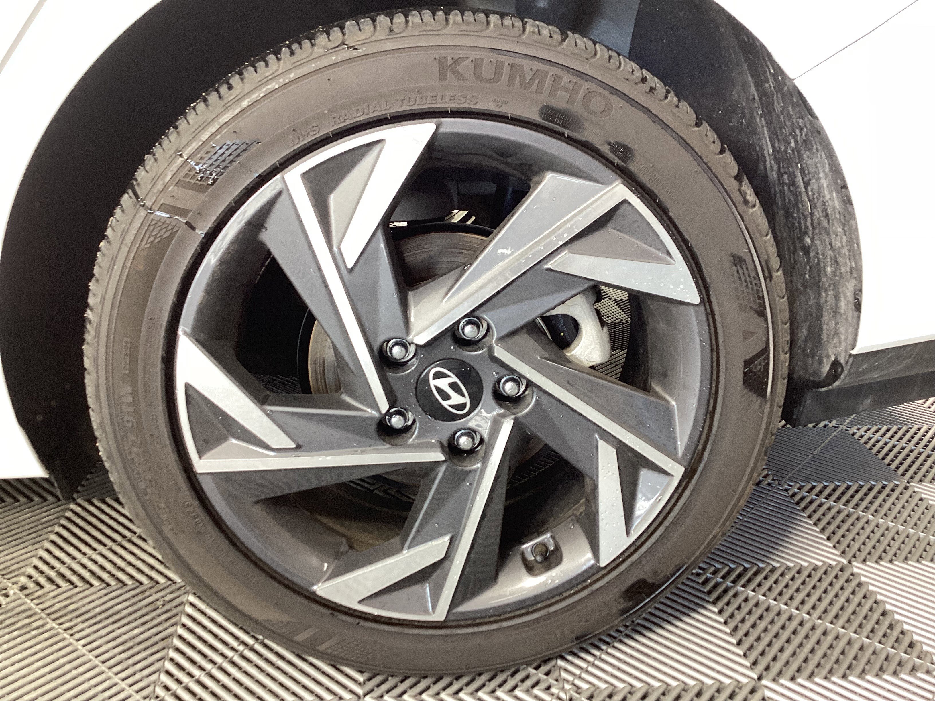 Certified 2025 Hyundai Elantra Sport image 10