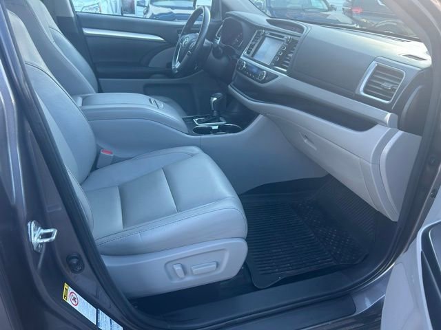 Used 2018 Toyota Highlander XLE AWD/4WD image 22
