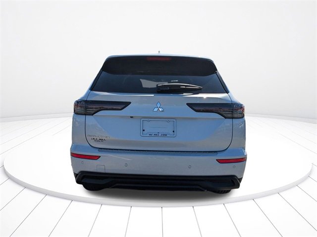 New 2025 Mitsubishi Outlander ES image 4
