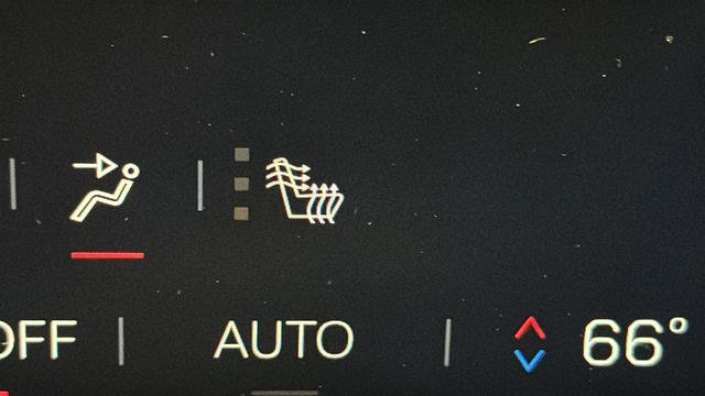 Used 2024 GMC Acadia AT4 image 31