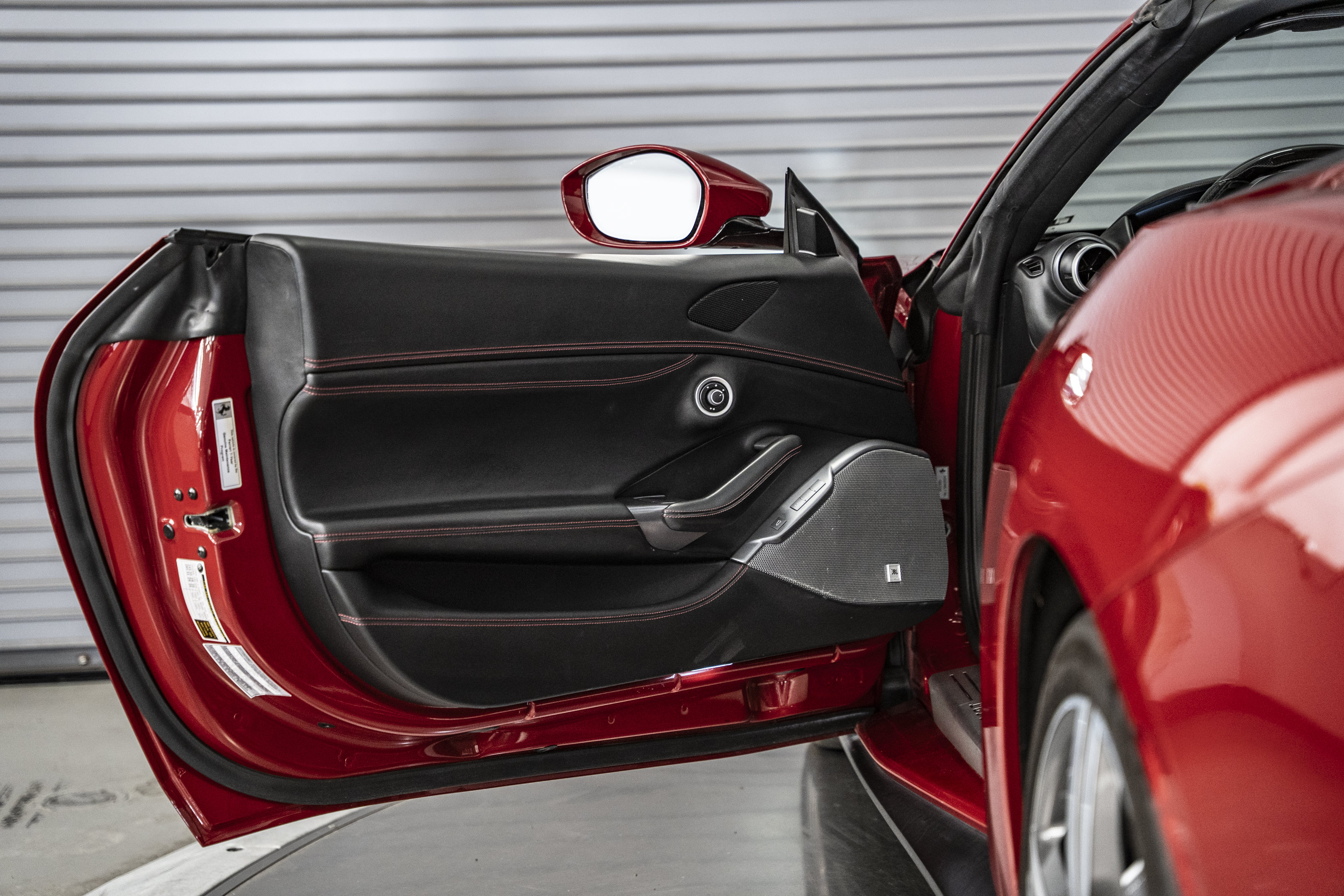 Used 2019 Ferrari Portofino RWD image 17